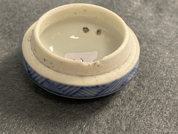 A Chinese blue and white covered tea caddy, Kangxi