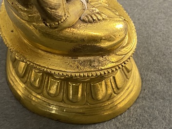Une figure de Bouddha en bronze dor&eacute;, Sino-Tibet, 18&egrave;me