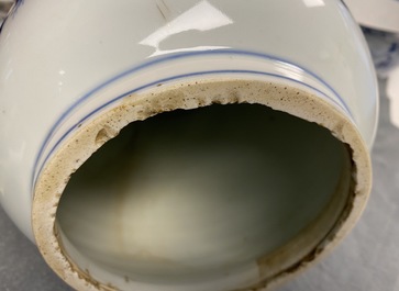 Een Chinese blauw-witte vaas met een landschap, Kangxi