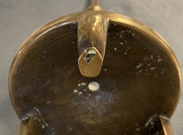 Un bougeoir en bronze, Pays-Bas ou Flandres, 14/15&egrave;me
