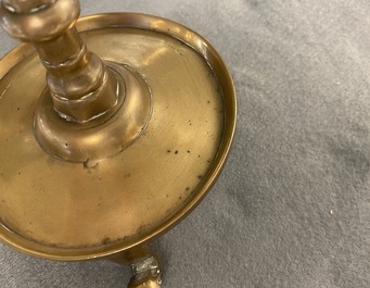 Un bougeoir en bronze, Pays-Bas ou Flandres, 14/15&egrave;me