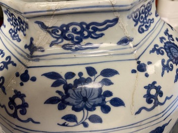 A Chinese blue and white 'cranes' vase, Jiajing