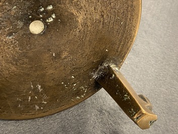Un bougeoir en bronze, Pays-Bas ou Flandres, 14/15&egrave;me