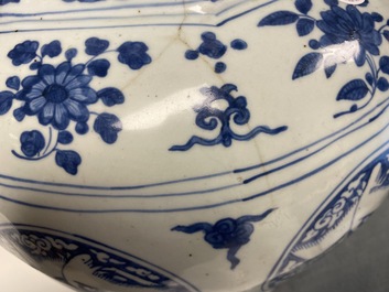 A Chinese blue and white 'cranes' vase, Jiajing