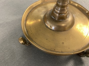 Un bougeoir en bronze, Pays-Bas ou Flandres, 14/15&egrave;me