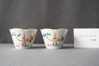 A pair of Japanese Kakiemon flower-shaped bowls, Edo, 18th C.
