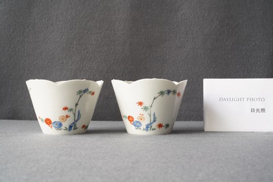 A pair of Japanese Kakiemon flower-shaped bowls, Edo, 18th C.