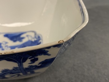 Un bol de forme carr&eacute;e en porcelaine de Chine en bleu et blanc, marque de Chenghua, Kangxi