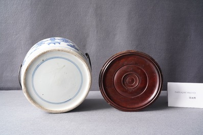 A Chinese blue and white bowl with antiquities design, Kangxi