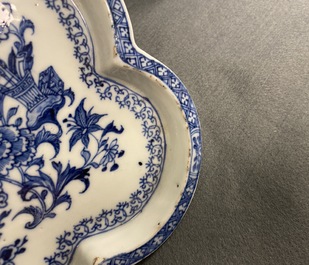 A Chinese blue and white cruet set on stand, Qianlong