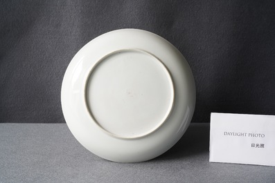 Une assiette en porcelaine de Chine famille rose &agrave; d&eacute;cor mythologique pour le march&eacute; europ&eacute;en, Qianlong