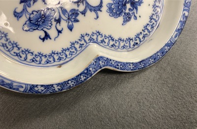A Chinese blue and white cruet set on stand, Qianlong