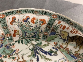 Une paire de plats en porcelaine de Chine famille verte, Kangxi