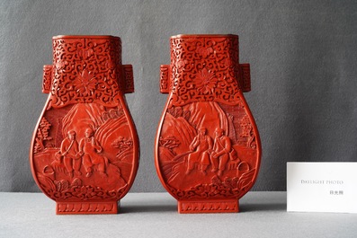 Une paire de vases en laque rouge &agrave; d&eacute;cor de la 'R&eacute;volution Culturelle', 20&egrave;me