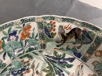 Une paire de plats en porcelaine de Chine famille verte, Kangxi