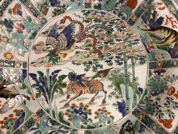 Une paire de plats en porcelaine de Chine famille verte, Kangxi