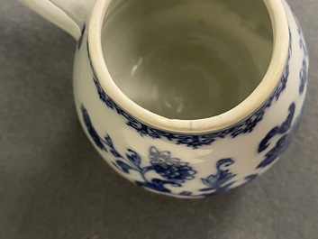 A Chinese blue and white cruet set on stand, Qianlong
