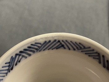 Twee Chinese blauw-witte vazen, Kangxi
