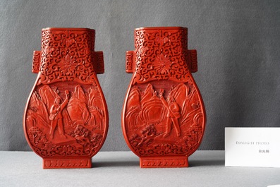 Une paire de vases en laque rouge &agrave; d&eacute;cor de la 'R&eacute;volution Culturelle', 20&egrave;me