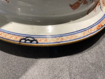 Een grote Chinese Imari-stijl dekselvaas, Kangxi