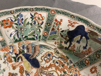 Une paire de plats en porcelaine de Chine famille verte, Kangxi