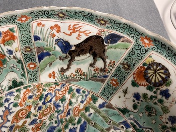 Une paire de plats en porcelaine de Chine famille verte, Kangxi
