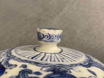 Un bol couvert en porcelaine de Chine 'Bleu de Hue' pour le Vietnam, 19&egrave;me