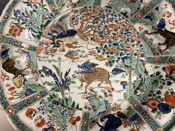 Une paire de plats en porcelaine de Chine famille verte, Kangxi