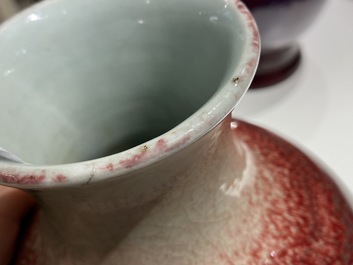 A Chinese monochrome peachbloom glazed vase, 18/19th C.