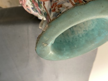 Cinq vases en porcelaine de Chine famille rose, 19&egrave;me