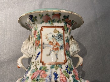 Cinq vases en porcelaine de Chine famille rose, 19&egrave;me