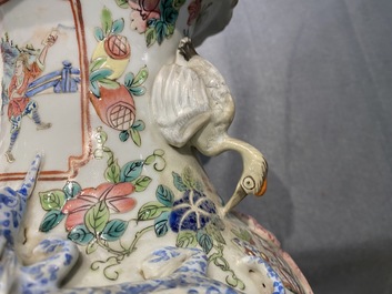 Cinq vases en porcelaine de Chine famille rose, 19&egrave;me