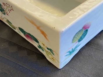 A pair of Chinese rectangular famille rose jardini&egrave;res, 19th C.