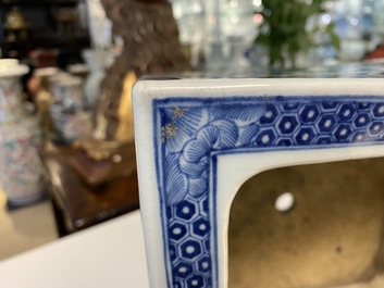 A square Chinese blue and white 'dragon' jardini&egrave;re, 19th C.
