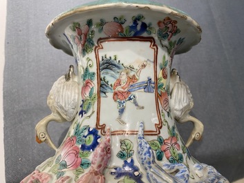 Cinq vases en porcelaine de Chine famille rose, 19&egrave;me
