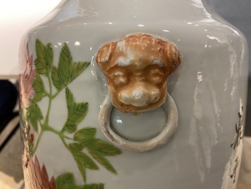 Une paire de vases en porcelaine de Chine qianjiang cai, 19/20&egrave;me