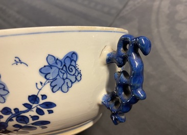 A Chinese blue and white bowl and cover with floral design, Kangxi