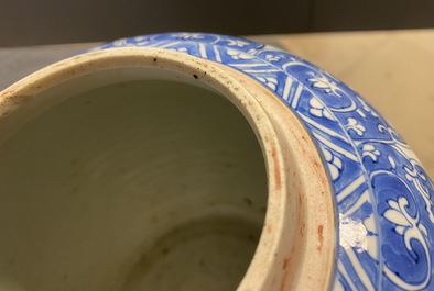 A pair of Chinese blue and white jars with floral design, Kangxi