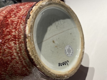 A Chinese monochrome peachbloom glazed vase, 18/19th C.