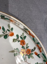 Une paire de plats en porcelaine de Chine famille verte, Kangxi