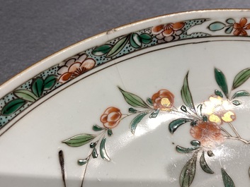 Une paire de plats en porcelaine de Chine famille verte, Kangxi