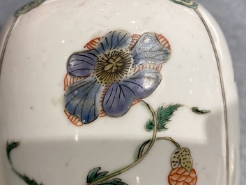 A Chinese famille verte jar and cover and a 'phoenix' plate, Kangxi