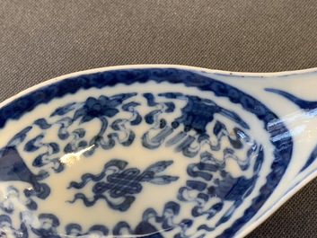Five Chinese blue and white spoons, 19th C.