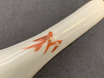 Zes diverse Chinese ge&euml;mailleerde lepels, 19/20e eeuw