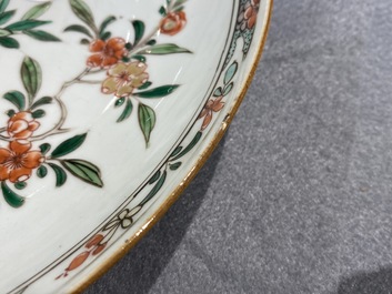Une paire de plats en porcelaine de Chine famille verte, Kangxi