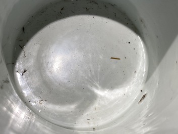 Un pot &agrave; pinceaux en porcelaine de Chine famille verte, Kangxi