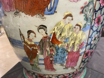 Une paire de grands vases en porcelaine de Chine famille rose, 19&egrave;me
