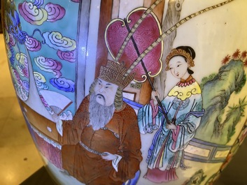 Une paire de grands vases en porcelaine de Chine famille rose, 19&egrave;me