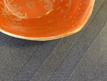 Quatre cuill&egrave;res en porcelaine de Chine monochrome et dor&eacute;, 19/20&egrave;me