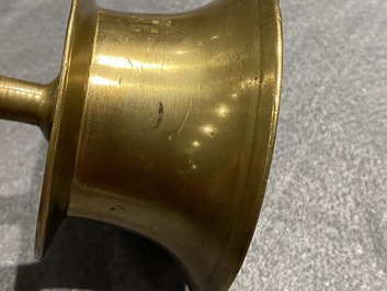 Un bougeoir en bronze, Flandres ou Pays-Bas, 16&egrave;me